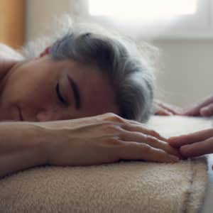 Photo visage de personne massage